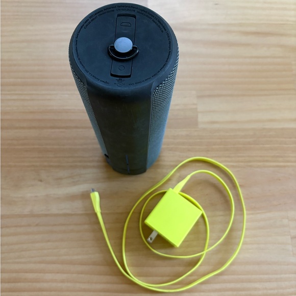 Ultimate Ears (UE) MEGABOOM Portable Waterproof & Shockproof Bluetooth Speaker - Picture 4 of 6